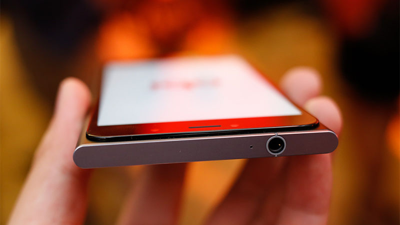 chuyên gia nhận xét thiết kế obi-worldphone-sf1-tgdd