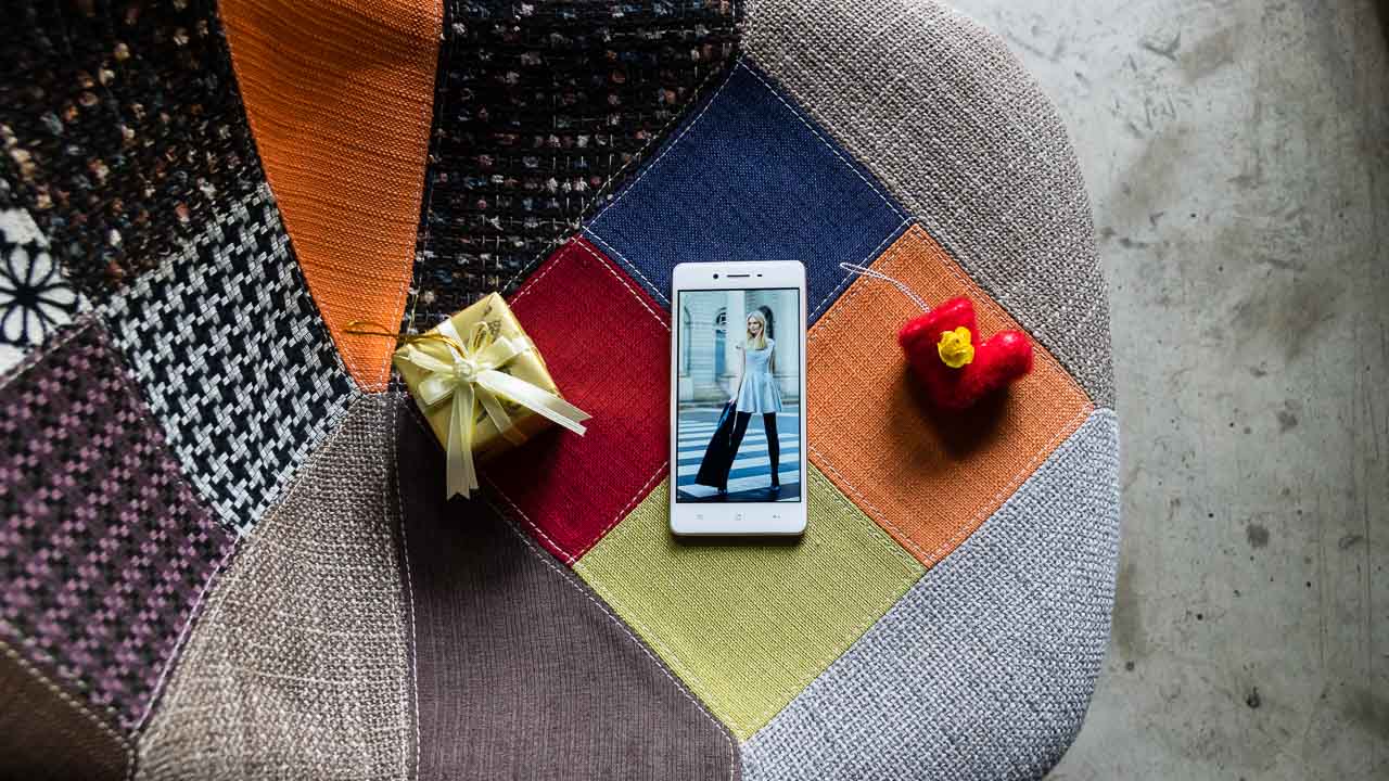 OPPO F1 có giá 6.490.000 đồng OPPO F1 có giá 6.490.000 đồng