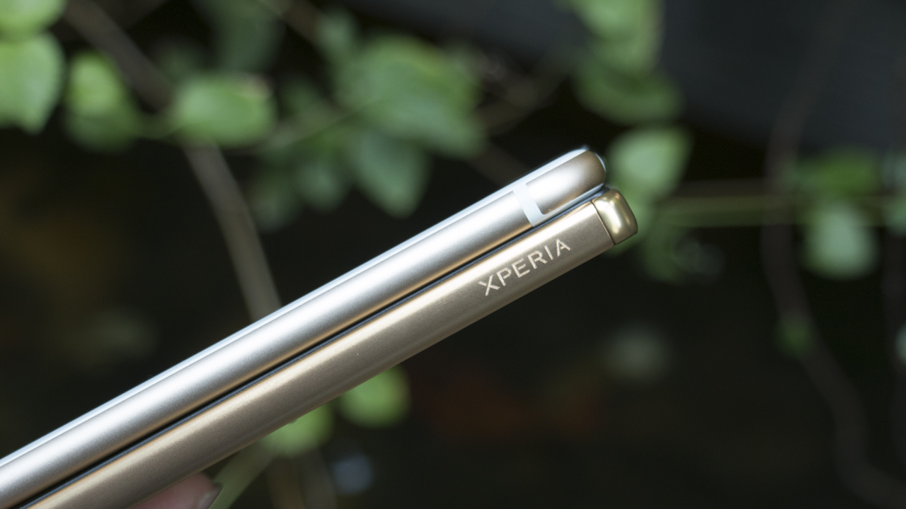 Cạnh viền iPhone 6s Plus và Sony Xperia Z5 Premium Cạnh viền iPhone 6s Plus và Sony Xperia Z5 Premium