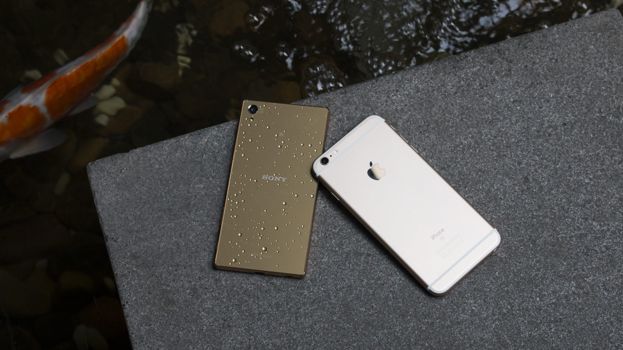 Mặt lưng iPhone 6s Plus và Sony Xperia Z5 Premium Mặt lưng iPhone 6s Plus và Sony Xperia Z5 Premium