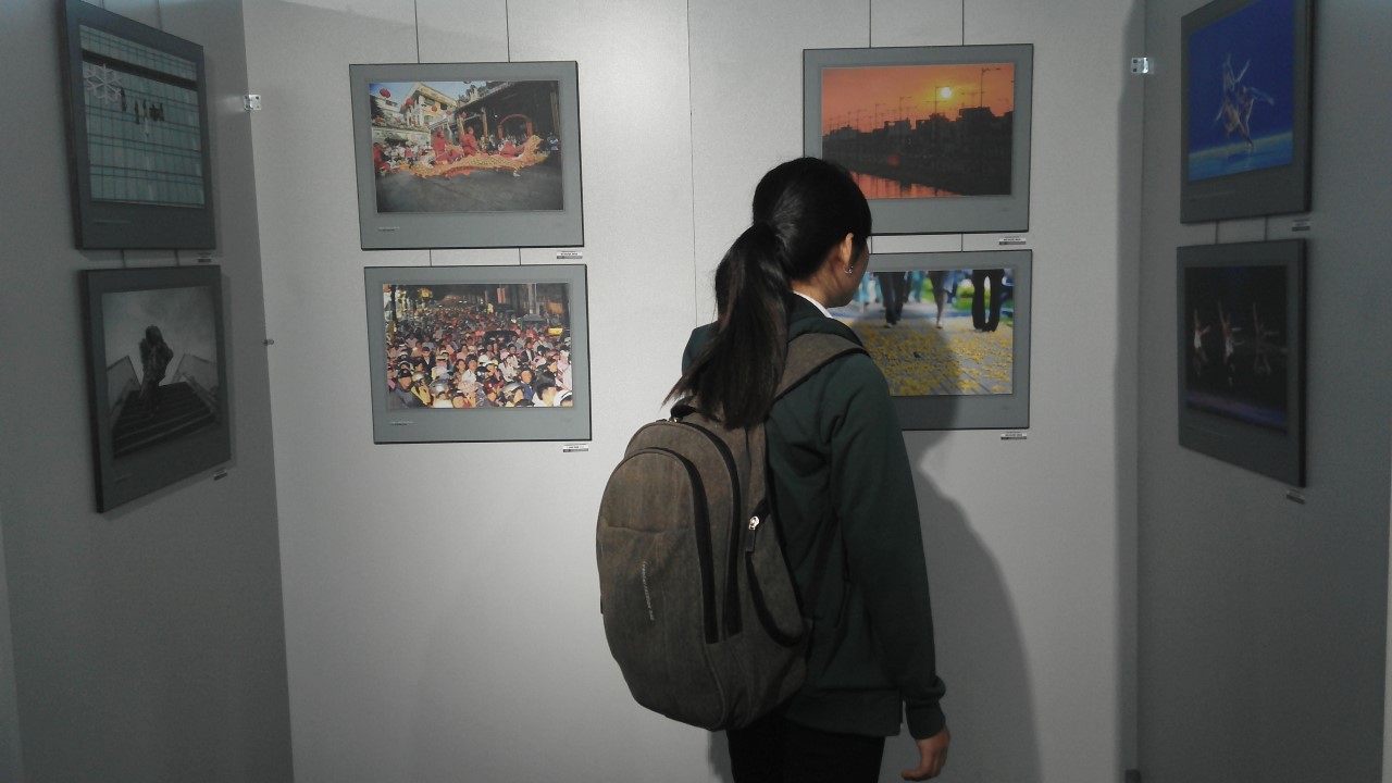 Ảnh chụp trong điều kiện ánh sáng trong phòng Ảnh chụp trong điều kiện ánh sáng trong phòng