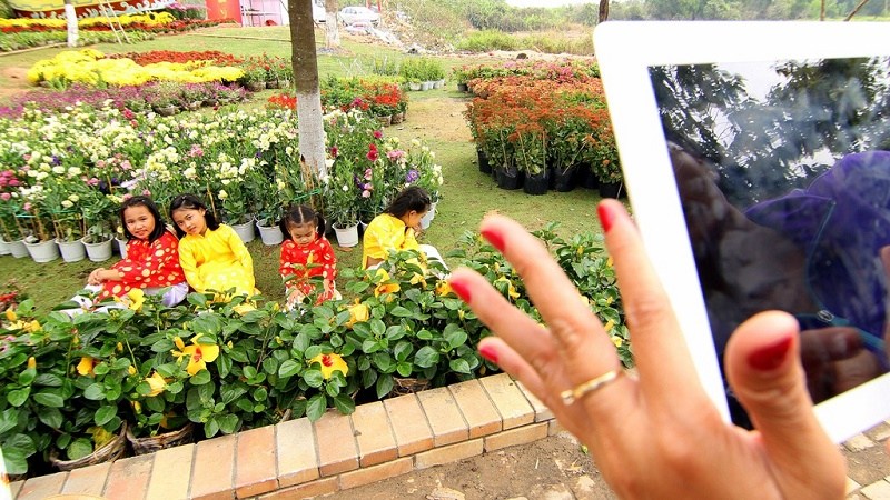 Tết Bính Thân ra đường hoa, đường sách xài Wi-Fi miễn phí Tết Bính Thân ra đường hoa, đường sách xài Wi-Fi miễn phí