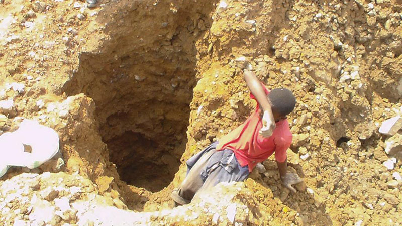  child_digging_minerals