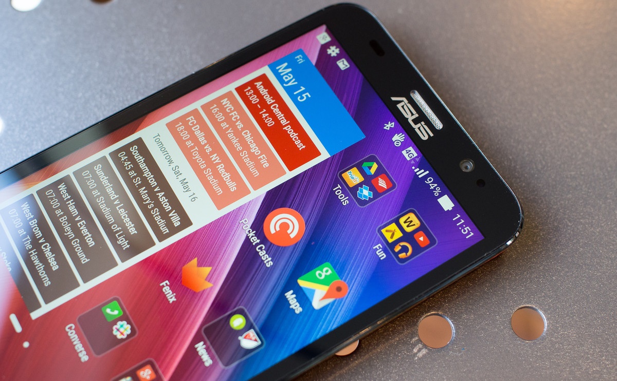 Asus ZenFone 2 có màn hình LCD IPS rộng 5.5 inch (1080 x 1920 pixel) Asus ZenFone 2 có màn hình LCD IPS rộng 5.5 inch (1080 x 1920 pixel)