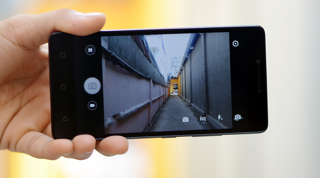 Lenovo A6010 có camera trước 5MP, camera sau 13MP kèm đèn LED Flash Lenovo A6010 có camera trước 5MP, camera sau 13MP kèm đèn LED Flash