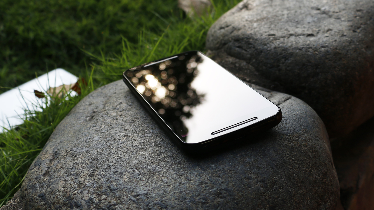 Mặt trước Samsung Galaxy Grand Prime và Motorola Moto G 4G