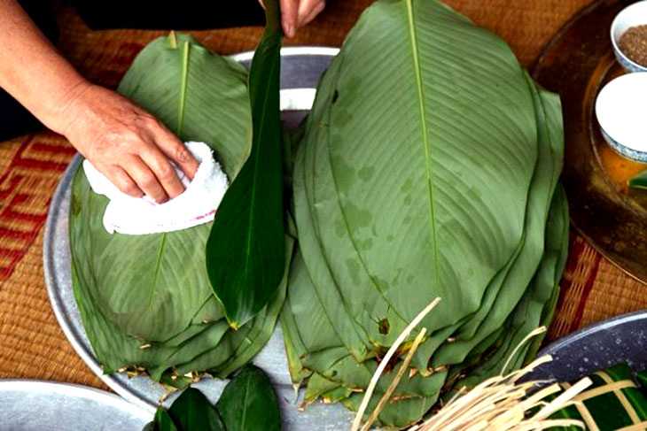 Thoroughly wash the banana leaves used to wrap the cake