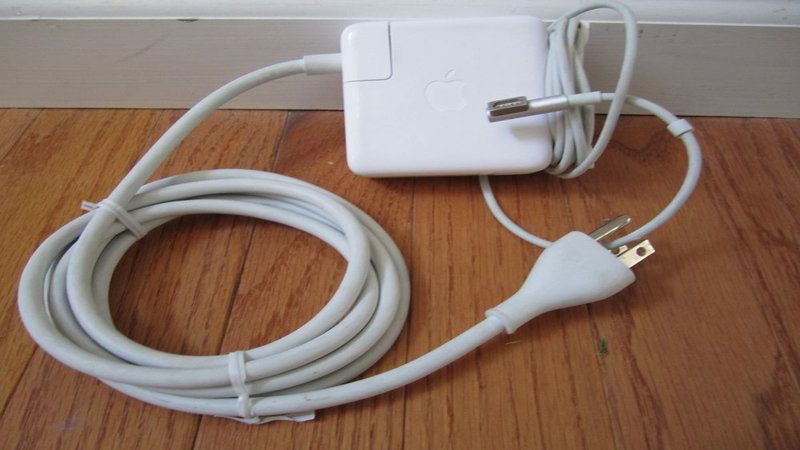 Sạc pin Apple có khả năng gây điện giật