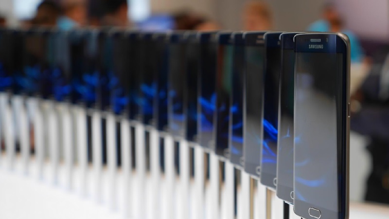 Galaxy S7 chưa ra mắt nhưng thời điểm lên kệ đã hé lộ Galaxy S7 chưa ra mắt nhưng thời điểm lên kệ đã hé lộ