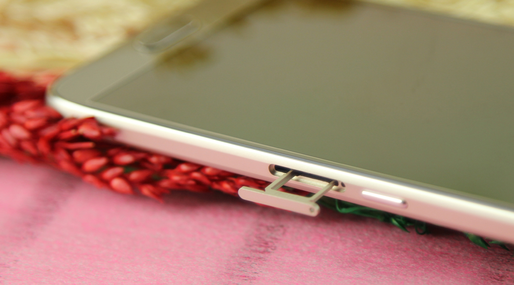 Nói gì thì nói, đa số người dùng cảm thấy thiếu thẻ nhớ ngoài khá bất tiện khi sử dụng Nói gì thì nói, đa số người dùng cảm thấy thiếu thẻ nhớ ngoài khá bất tiện khi sử dụng