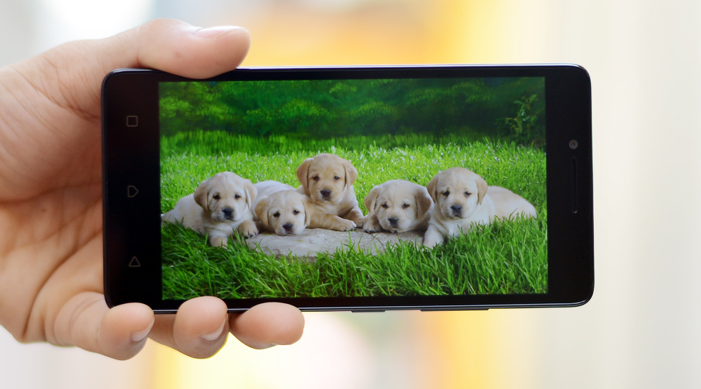 Lenovo A6010 có màn hình 5 inch (720 x 1280 pixel) Lenovo A6010 có màn hình 5 inch (720 x 1280 pixel)