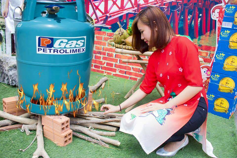 Thay vì nấu bánh chưng thì ta nấu... bình gas nhé! Thay vì nấu bánh chưng thì ta nấu... bình gas nhé!
