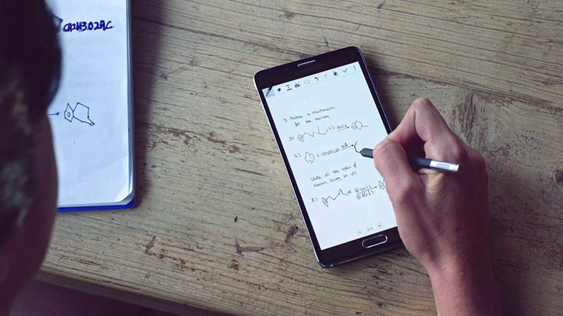 Samsung nhận được bằng sáng chế bút S-Pen có thể làm chân chống điện thoại