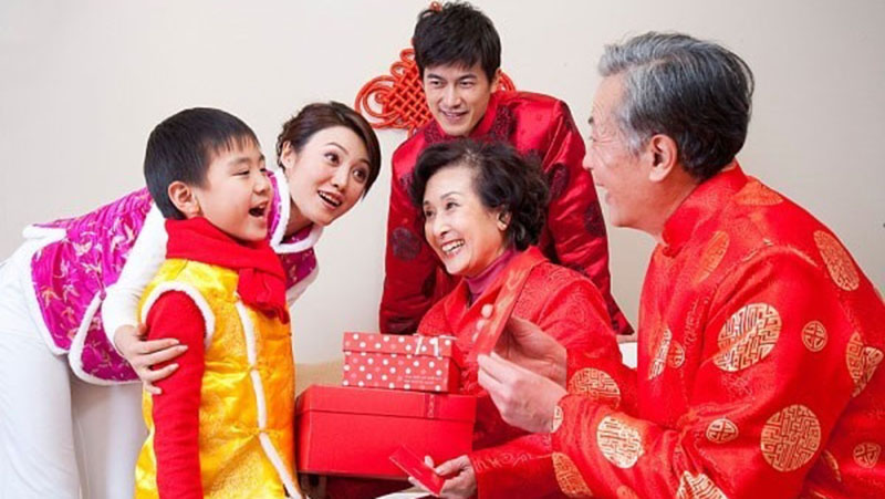 Người lớn cần chúng ta, con cháu sum vầy