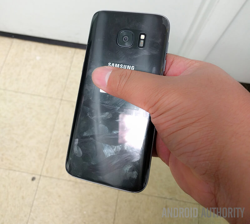 Galaxy S7 xuất hiện video thực tế trước ngày ra mắt, pin chỉ 2.800 mAh