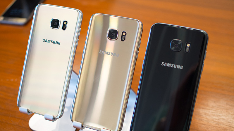 So sánh sơ bộ Samsung Galaxy S7 và S7 Edge