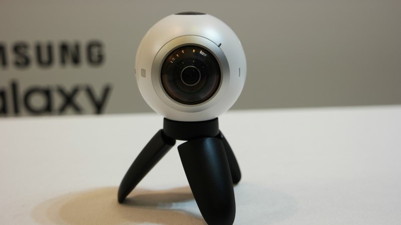 Samsung công bố camera 360 độ đầu tiên: Gear 360