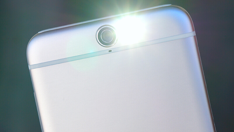 Tin nhanh ngày 26/2: iPhone 5SE trễ hẹn còn smartphone pin 6.050 mAh gây xôn xao