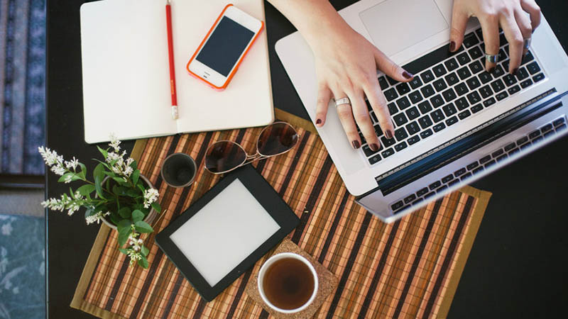 Tin nhanh ngày 26/2: iPhone 5SE trễ hẹn còn smartphone pin 6.050 mAh gây xôn xao