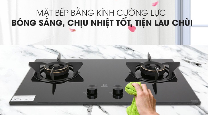 Bếp ga âm Electrolux EHG7230BE được trang bị mặt kính cường lực sáng bóng, dễ dàng vệ sinh