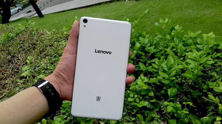 Mặt lưng của Lenovo Phab 2GB