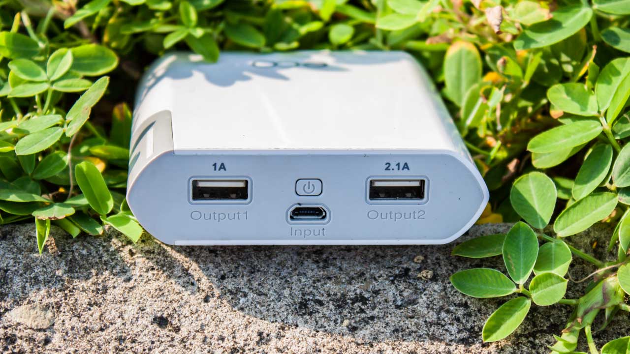 so-sanh-pin-du-phong-xmobile-va-eco