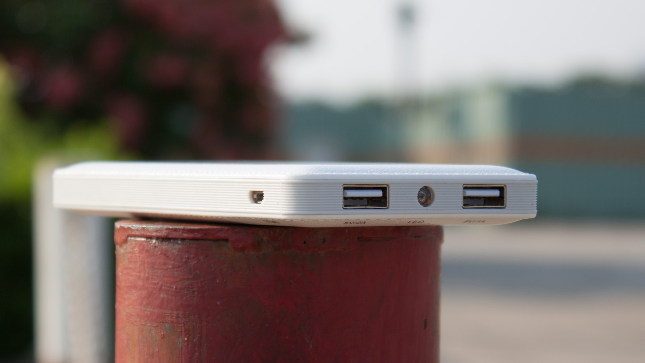 so-sanh-pin-du-phong-xmobile-va-eco