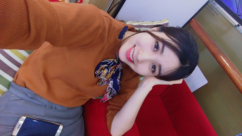 Ảnh selfie được chụp từ camera trước của HTC Desire Eye