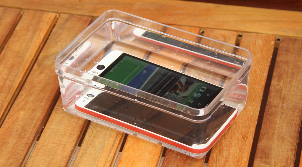 HTC Desire Eye có khả năng chống bụi và nước đạt chuẩn IPX7