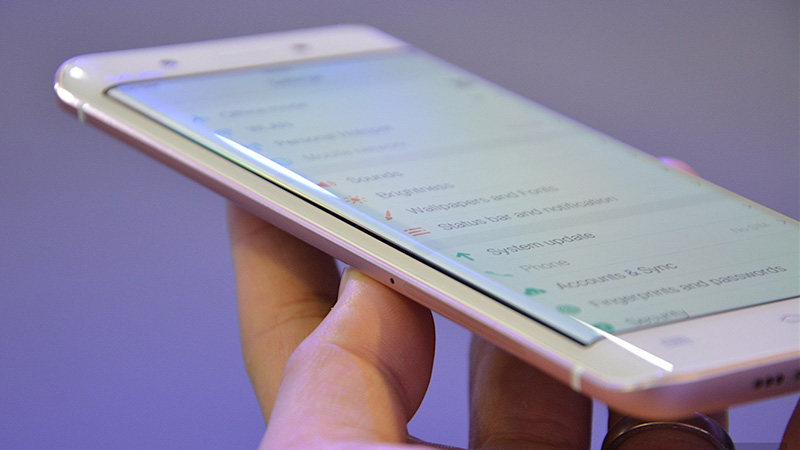 Xiaomi sắp có smartphone mạnh mẽ với màn hình cong như Galaxy S7 Edge