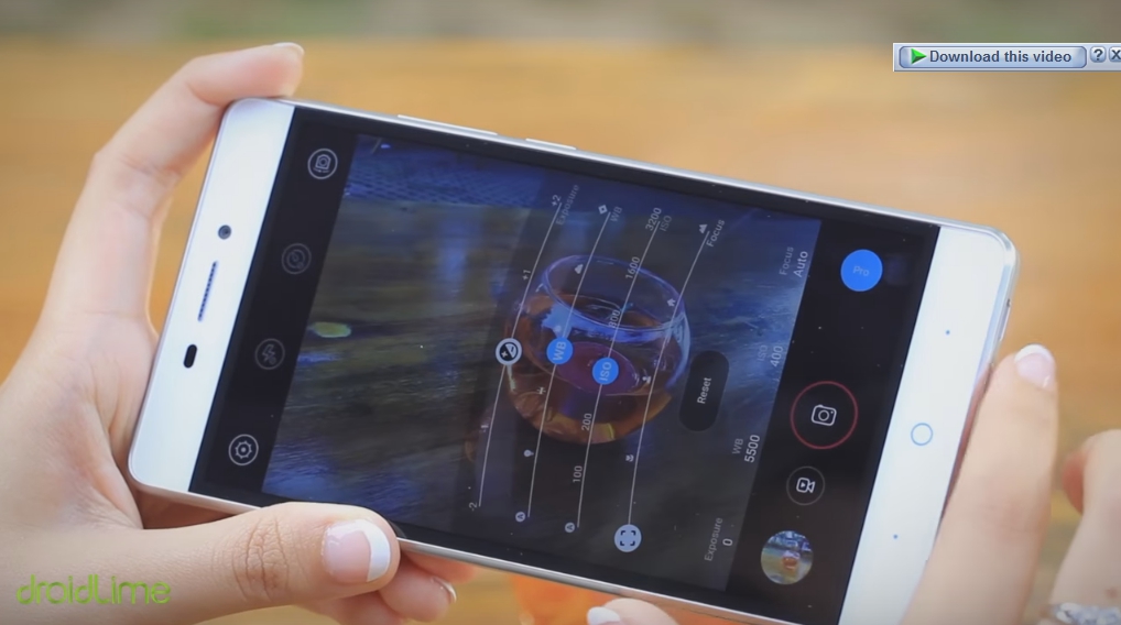 Giao diện camera sau với chế độ chụp thủ công
