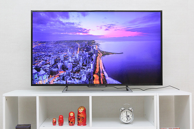 Sony R550C và Sony W700C, nên mua Internet tivi nào? > Internet tivi Sony 48 inch 48R550C với thiết kế đơn giản, cứng cáp