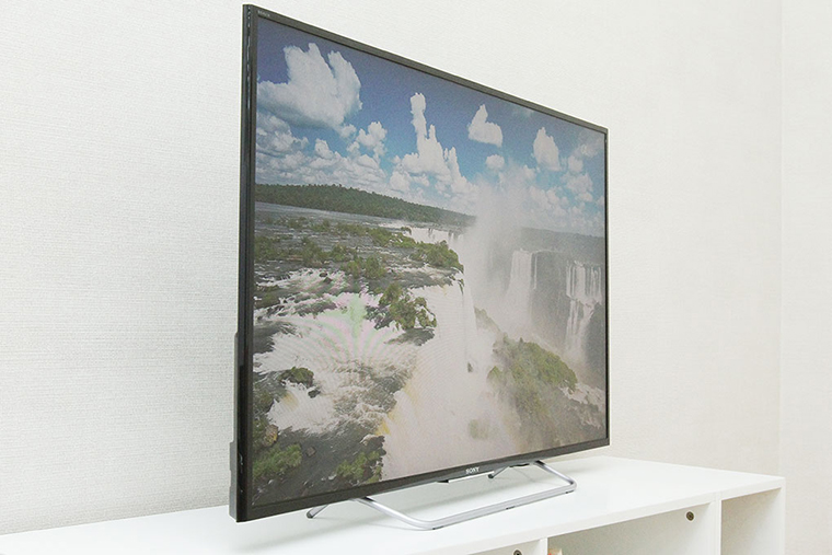 Sony R550C và Sony W700C, nên mua Internet tivi nào? > Internet tivi Sony 48 inch 48W700C kiểu sáng mỏng, nhẹ