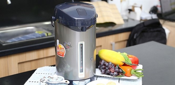 Nên chọn bình thủy điện của Panasonic hay Sharp