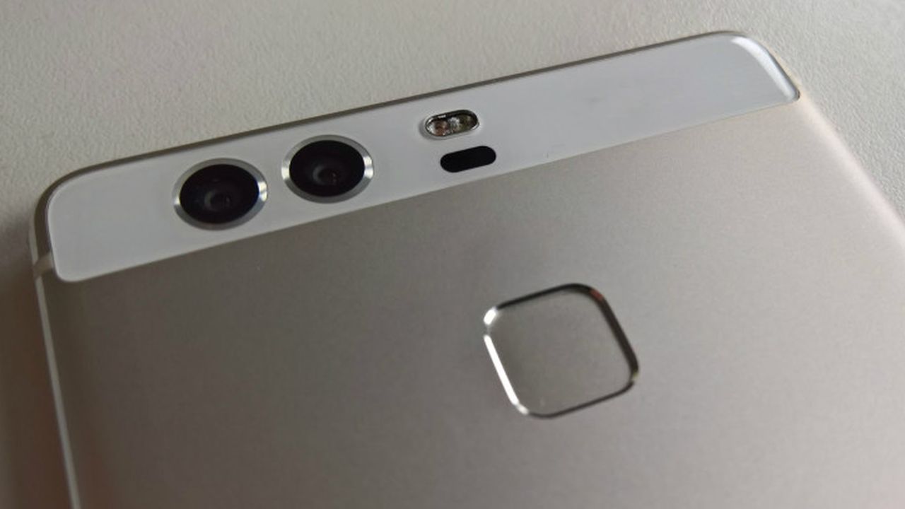 Huawei P9 không chỉ có camera kép mà còn có thể bơi lội vô tư Huawei P9 không chỉ có camera kép mà còn có thể bơi lội vô tư