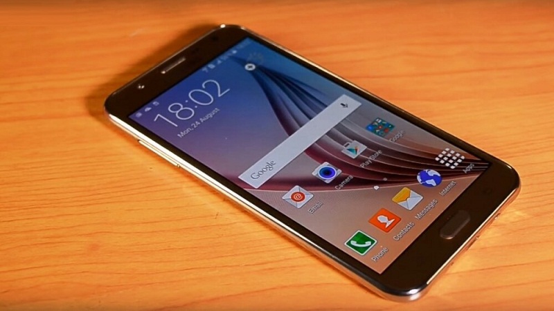 Đến lượt Galaxy J7 2016 xuất hiện với khung vỏ bằng kim loại Đến lượt Galaxy J7 2016 xuất hiện với khung vỏ bằng kim loại