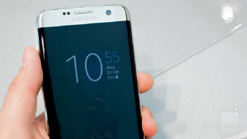 Samsung Galaxy S7 vấp phải lỗi thiết kế Samsung Galaxy S7 vấp phải lỗi thiết kế