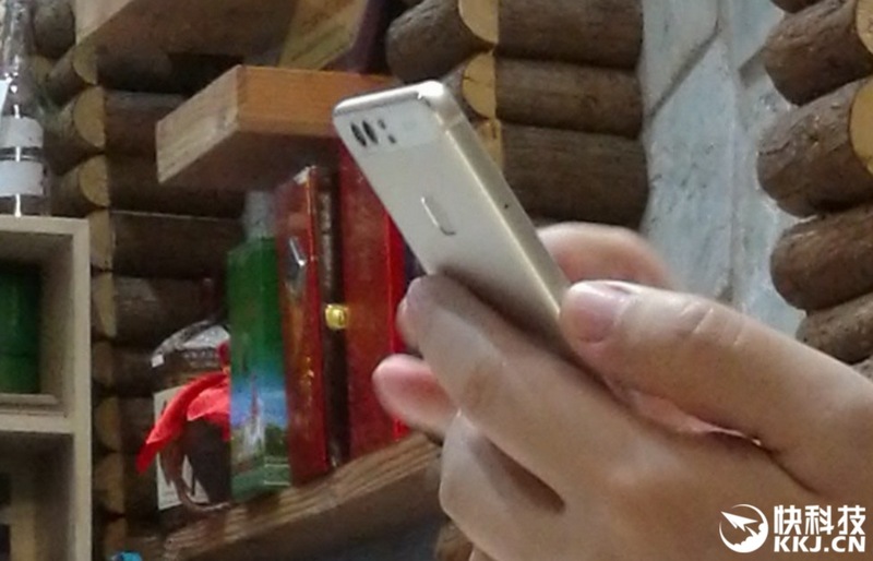 Huawei P9 xuất hiện trên tay ngài Chủ tịch của công ty Huawei P9 xuất hiện trên tay ngài Chủ tịch của công ty