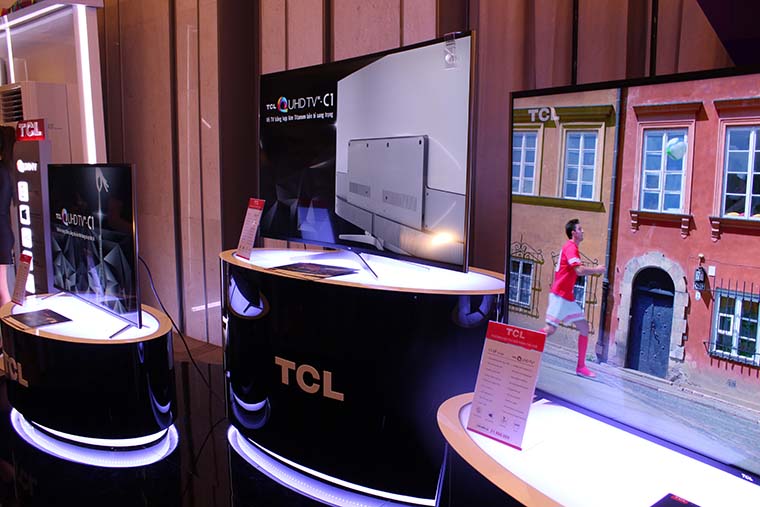TCL ra mắt tivi 4K trang bị màn hình pha lê đen, tích hợp công nghệ chấm lượng tử > TCL ra mắt tivi 4K trang bị màn hình pha lê đen, tích hợp công nghệ chấm lượng tử