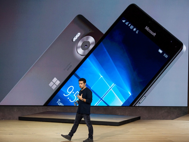 Lumia 950 được Batman sử dụng Lumia 950 được Batman sử dụng