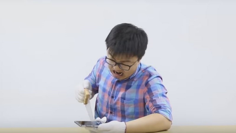 Mi 5 Pro phiên bản vỏ gốm khiến bạn cưa, khoan mỏi tay không xước Mi 5 Pro phiên bản vỏ gốm khiến bạn cưa, khoan mỏi tay không xước