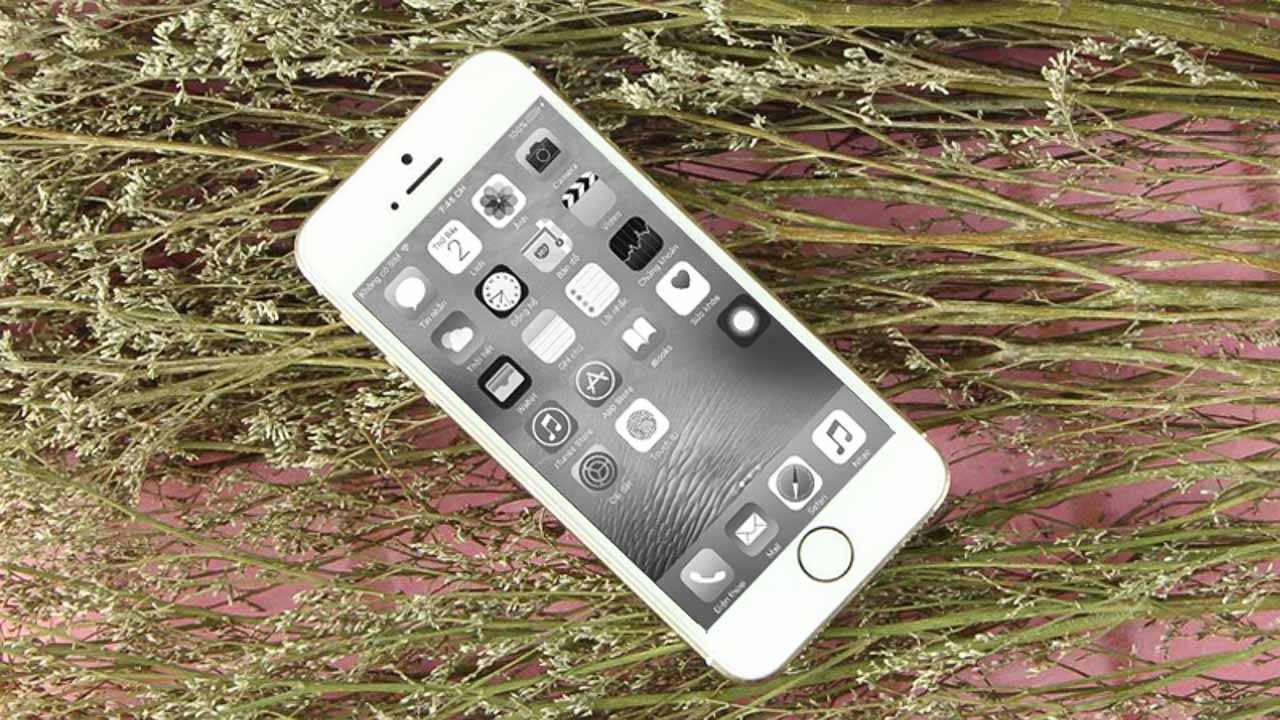 Tải hình nền tím thơ mộng mới của iPhone 12, có đủ chế độ sáng tối