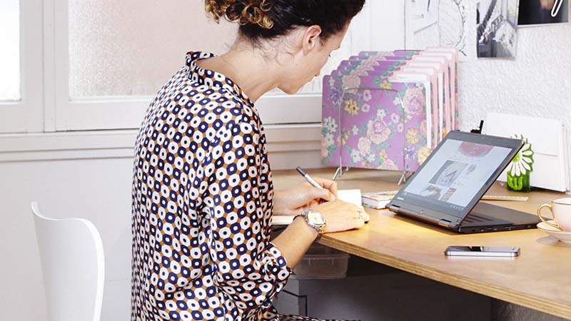 Laptop Android lật 360 độ, sản phẩm mới của Lenovo