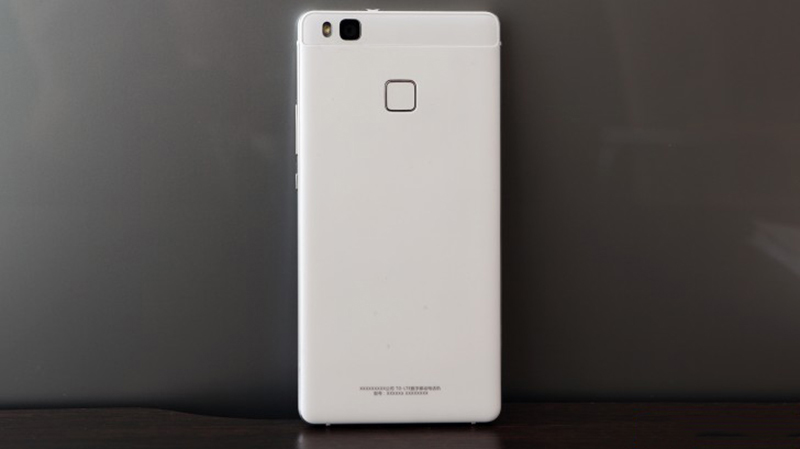 huawei_1 Xuất hiện hình ảnh trên tay của Huawei P9 Lite