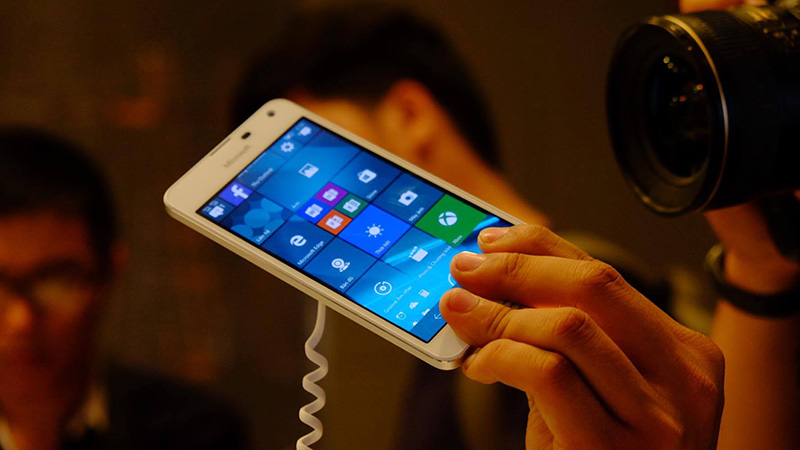Lumia 650 siêu mỏng, khung kim loại chính thức ra mắt tại Việt Nam