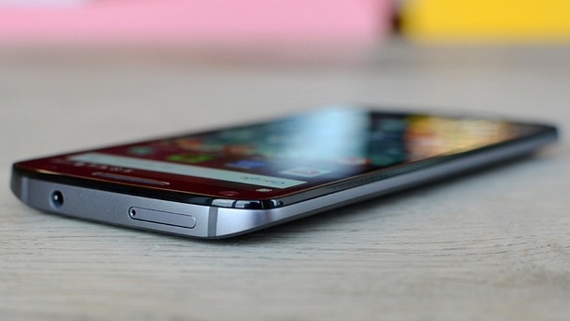 Moto X 2016 xuất hiện ngoài đời thực, có đèn flash mặt trước Moto X 2016 xuất hiện ngoài đời thực, có đèn flash mặt trước