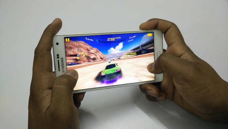 Galaxy A7 với vỏ nhôm nguyên khối, siêu mỏng giảm giá