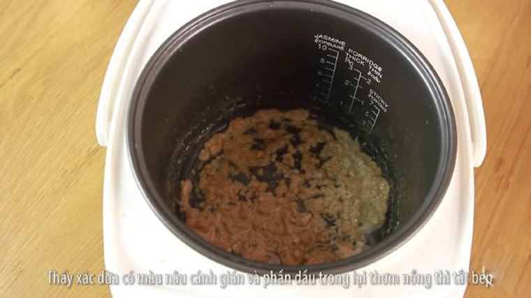 Bước 3 Tách dầu dừa Dầu dừa bằng nồi cơm điện