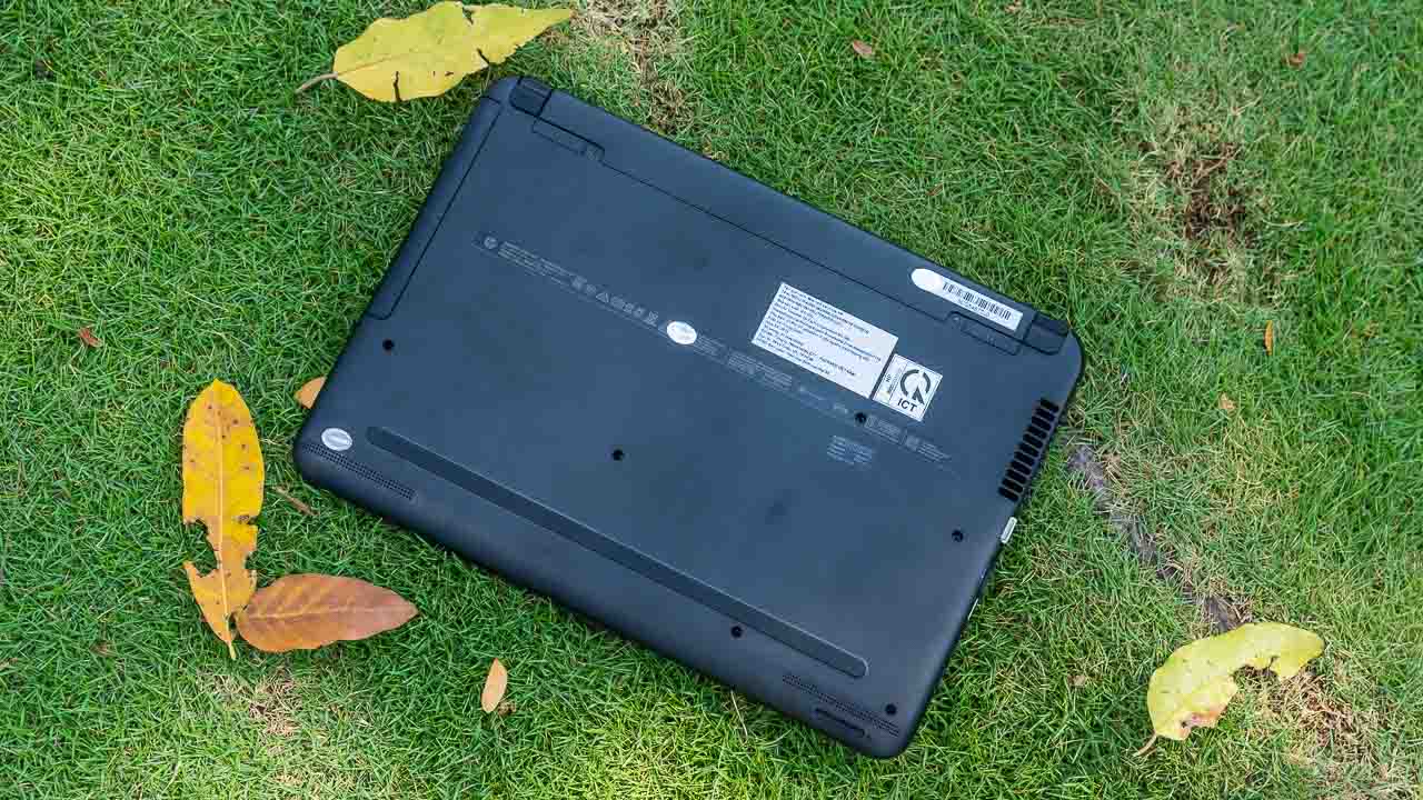 Đánh giá Laptop HP Notebook 14-ac180TU