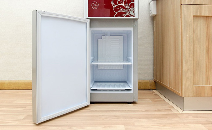 Nếu gia đình, công ty bạn đã có tủ lạnh thì không cần phải chọn cây nước nóng lạnh có khoang làm lạnh